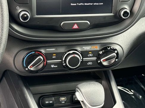 Used 2025 Kia Soul LX w/ LX Technology Package FWD image 21