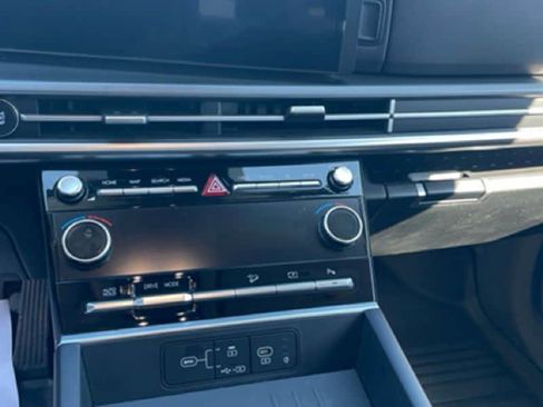 Used 2025 Hyundai Santa Fe SEL image 13