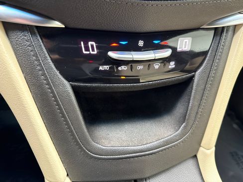 Used 2019 Cadillac XT5 FWD image 28