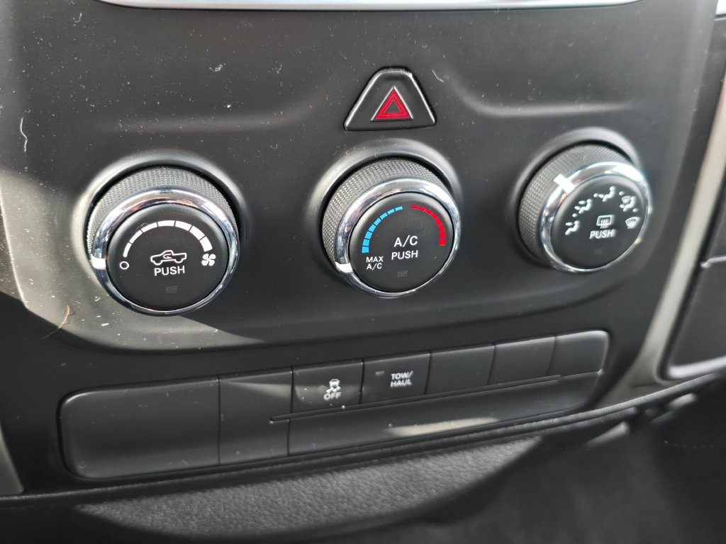 Used 2019 RAM 1500 Classic SLT AWD/4WD image 30