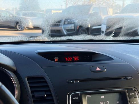 Used 2016 Kia Forte EX image 21