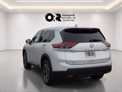 Used 2025 Nissan Rogue SV FWD image 4