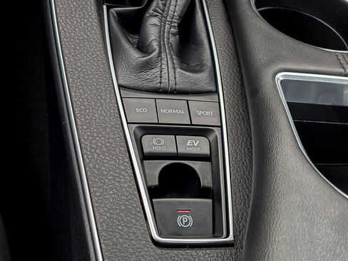 Used 2020 Toyota Avalon XLE image 27