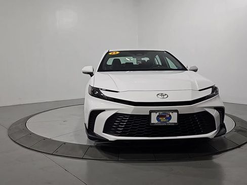 Used 2025 Toyota Camry Hybrid FWD image 8