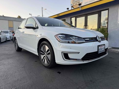 Used 2017 Volkswagen e-Golf SEL Premium w/ Driver Assistance Package image 3