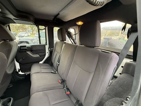 Used 2015 Jeep Wrangler Unlimited Sport image 26