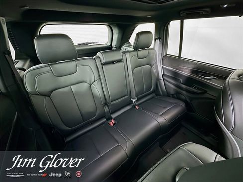 New 2025 Jeep Grand Cherokee Limited w/ Luxury Tech Group II image 17