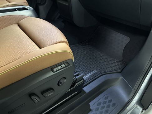 New 2025 Volkswagen ID. Buzz Pro S image 11