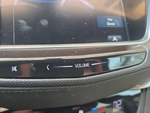 Used 2018 Cadillac XT5 FWD image 15