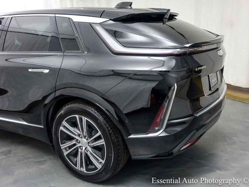 Used 2024 Cadillac Lyriq Luxury AWD/4WD image 9