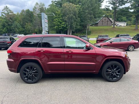 Used 2020 Jeep Grand Cherokee Altitude AWD/4WD image 4
