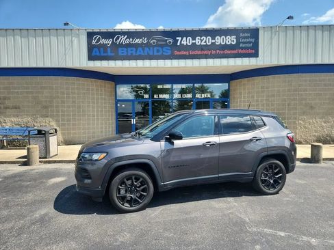 Used 2023 Jeep Compass Latitude w/ Convenience Group AWD/4WD image 1