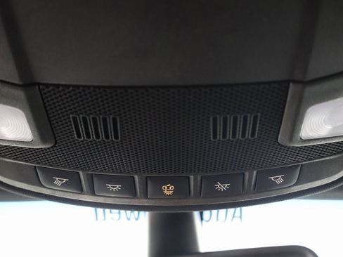 Used 2017 Lincoln Continental Select image 6