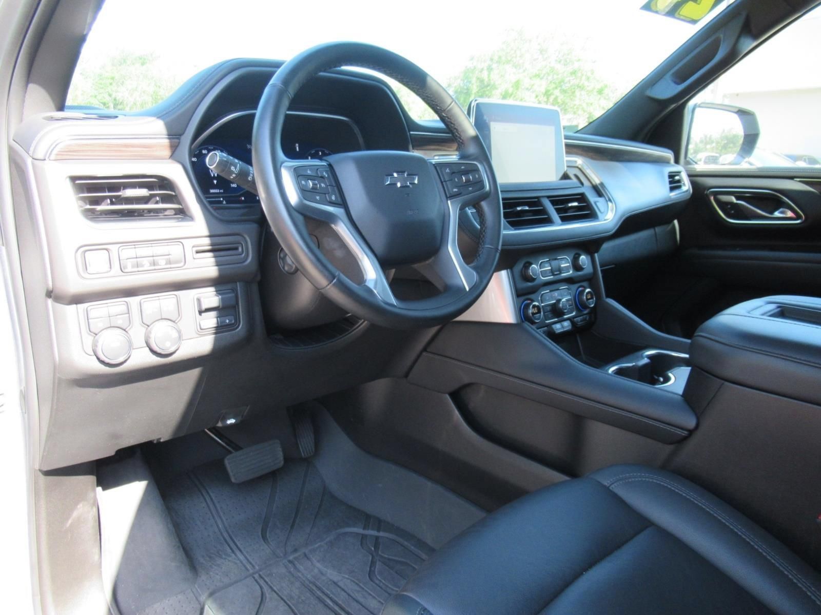 Used 2024 Chevrolet Tahoe Z71 w/ Luxury Package AWD/4WD image 18