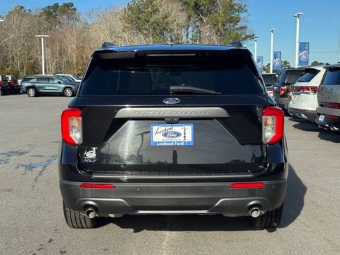 Used 2022 Ford Explorer XLT w/ Equipment Group 202A image 4
