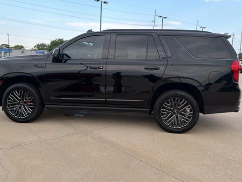 Used 2021 GMC Yukon Denali w/ Denali Premium Package AWD/4WD image 9