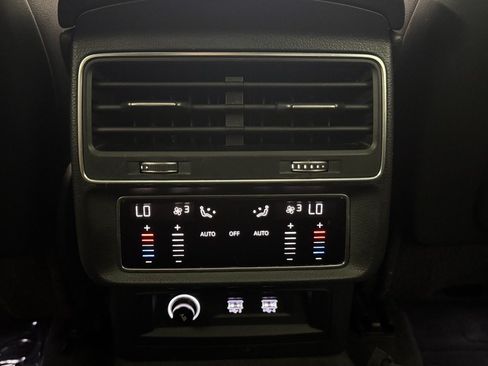 Used 2020 Audi Q8 Premium Plus w/ Premium Plus Package AWD/4WD image 31