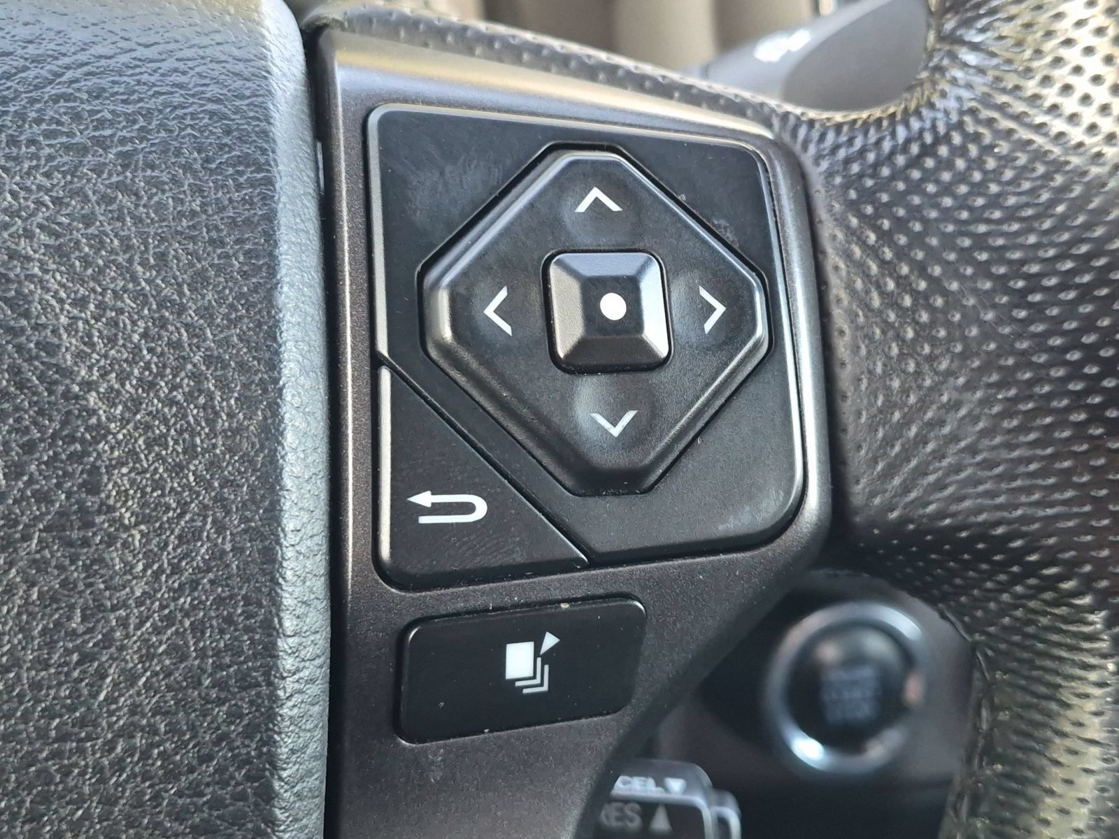 Used 2016 Toyota Tacoma TRD Off-Road AWD/4WD image 20