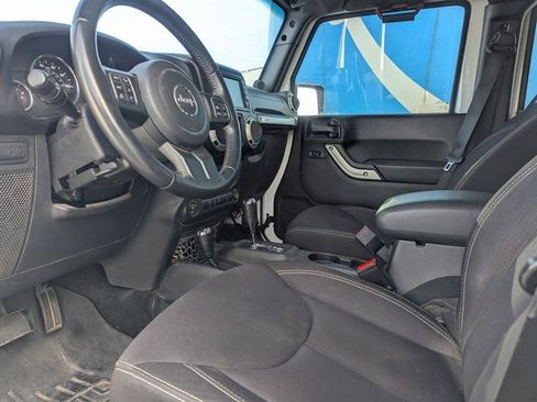 Used 2014 Jeep Wrangler Unlimited Rubicon w/ Connectivity Group image 22