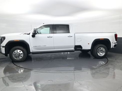 New 2026 GMC Sierra 3500 Denali w/ Denali Reserve Package image 8