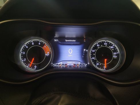 Used 2020 Jeep Cherokee Limited image 23