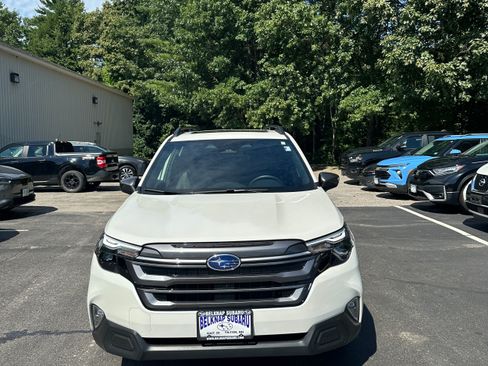 Used 2025 Subaru Forester Premium AWD/4WD image 2