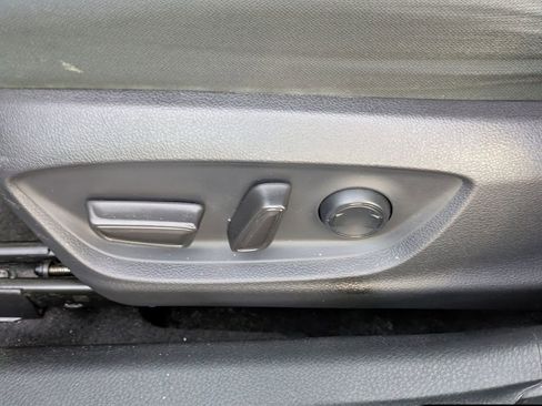 Used 2019 Toyota Camry LE image 20