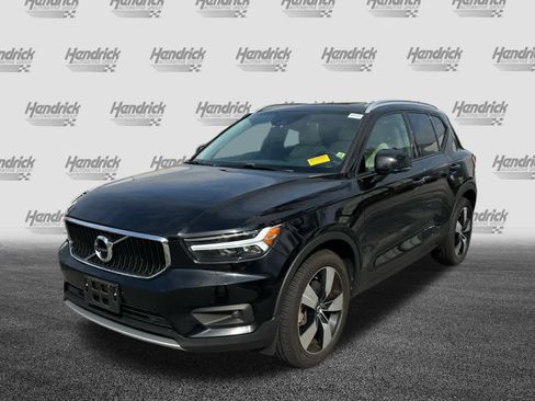 Used 2020 Volvo XC40 T5 Momentum w/ Protection Package Premier image 8