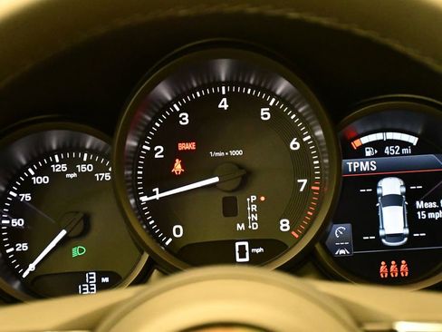 Certified 2025 Porsche Macan image 29