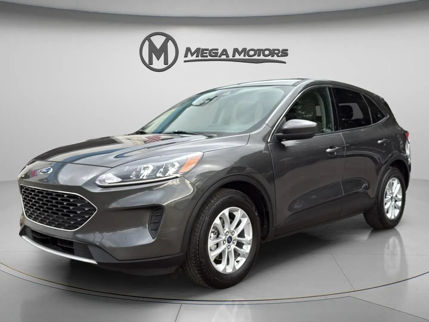 Used 2020 Ford Escape SE FWD image 1