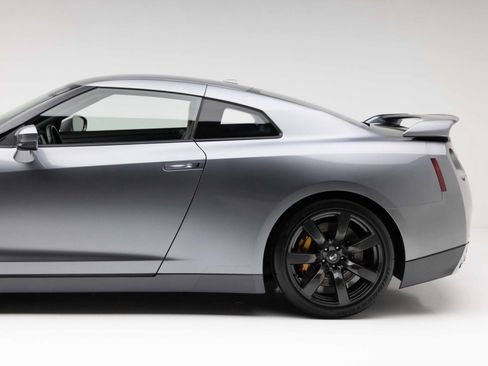 Used 2010 Nissan GT-R Premium AWD/4WD image 23