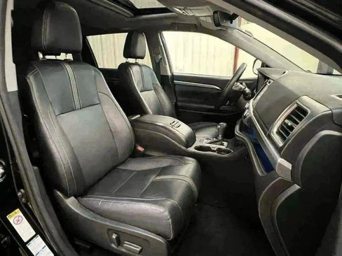 Used 2018 Toyota Highlander SE image 5