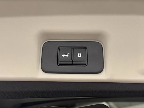 Used 2025 Nissan Ariya Platinum AWD/4WD image 29