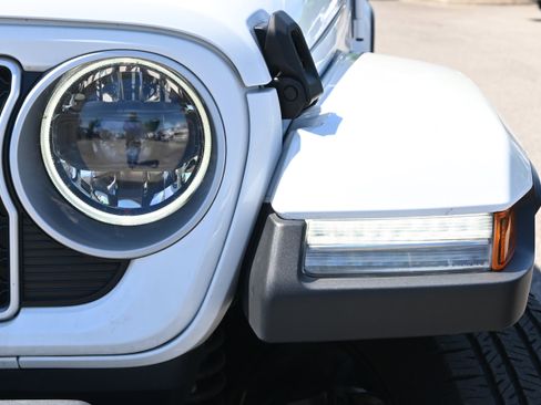 Used 2025 Jeep Wrangler Unlimited Sahara w/ Safety Group AWD/4WD image 6