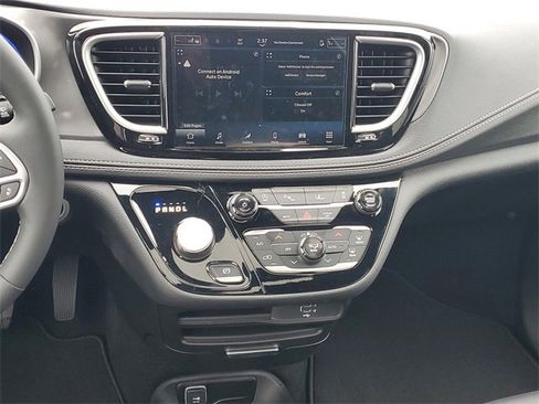 New 2026 Chrysler Pacifica Select image 14