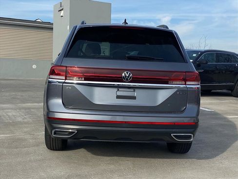 Certified 2024 Volkswagen Atlas SE image 3
