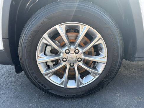 Used 2022 Jeep Cherokee Latitude Lux AWD/4WD image 9