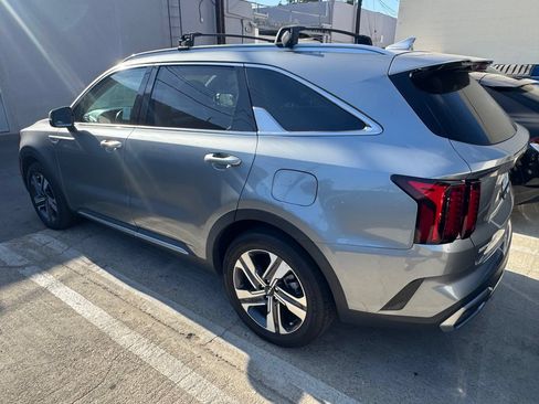 Used 2023 Kia Sorento EX w/ Panoramic Sunroof Package AWD/4WD image 4