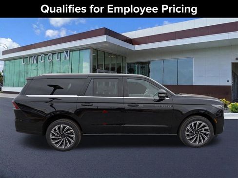 New 2026 Lincoln Navigator L Black Label AWD/4WD image 3