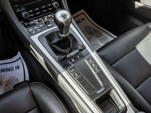 Used 2018 Porsche 718 Cayman Base image 18