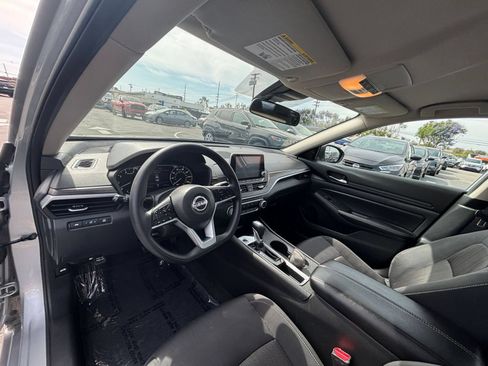 Used 2025 Nissan Altima 2.5 SV FWD image 28