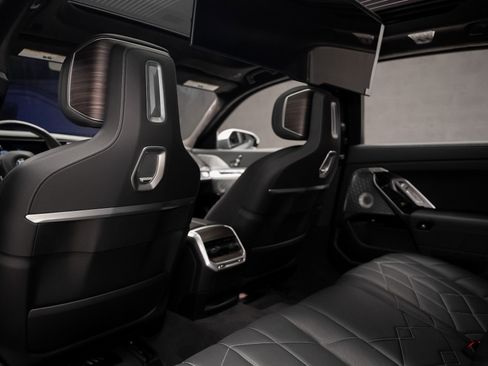 Used 2023 BMW 760i xDrive w/ Executive Package image 70