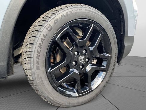 Certified 2025 Honda Passport EX-L image 9