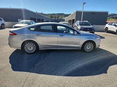 Used 2016 Ford Fusion SE image 6