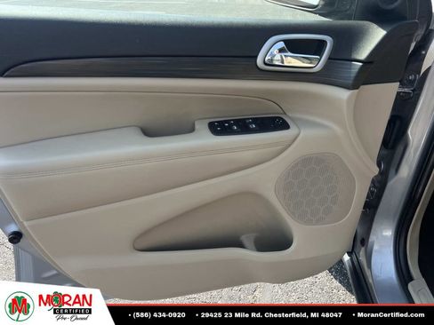 Used 2020 Jeep Grand Cherokee Laredo AWD/4WD image 15