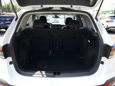 Used 2025 Volkswagen Taos SE w/ Panoramic Sunroof Package FWD image 30