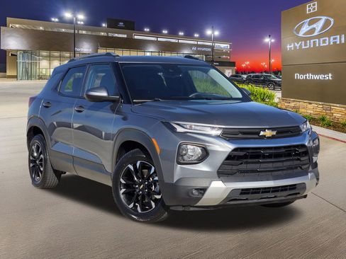 Used 2022 Chevrolet TrailBlazer LT w/ Convenience Package image 3