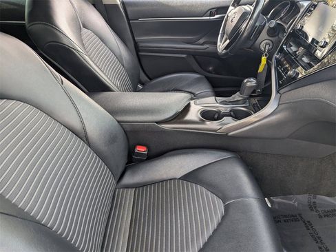 Used 2021 Toyota Camry SE image 9