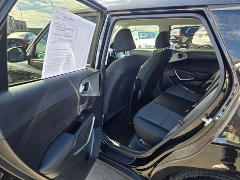 Used 2023 Kia Soul LX w/ LX Technology Package image 15