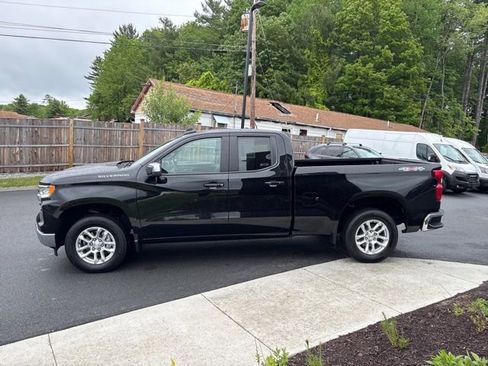 Used 2023 Chevrolet Silverado 1500 LT AWD/4WD image 9